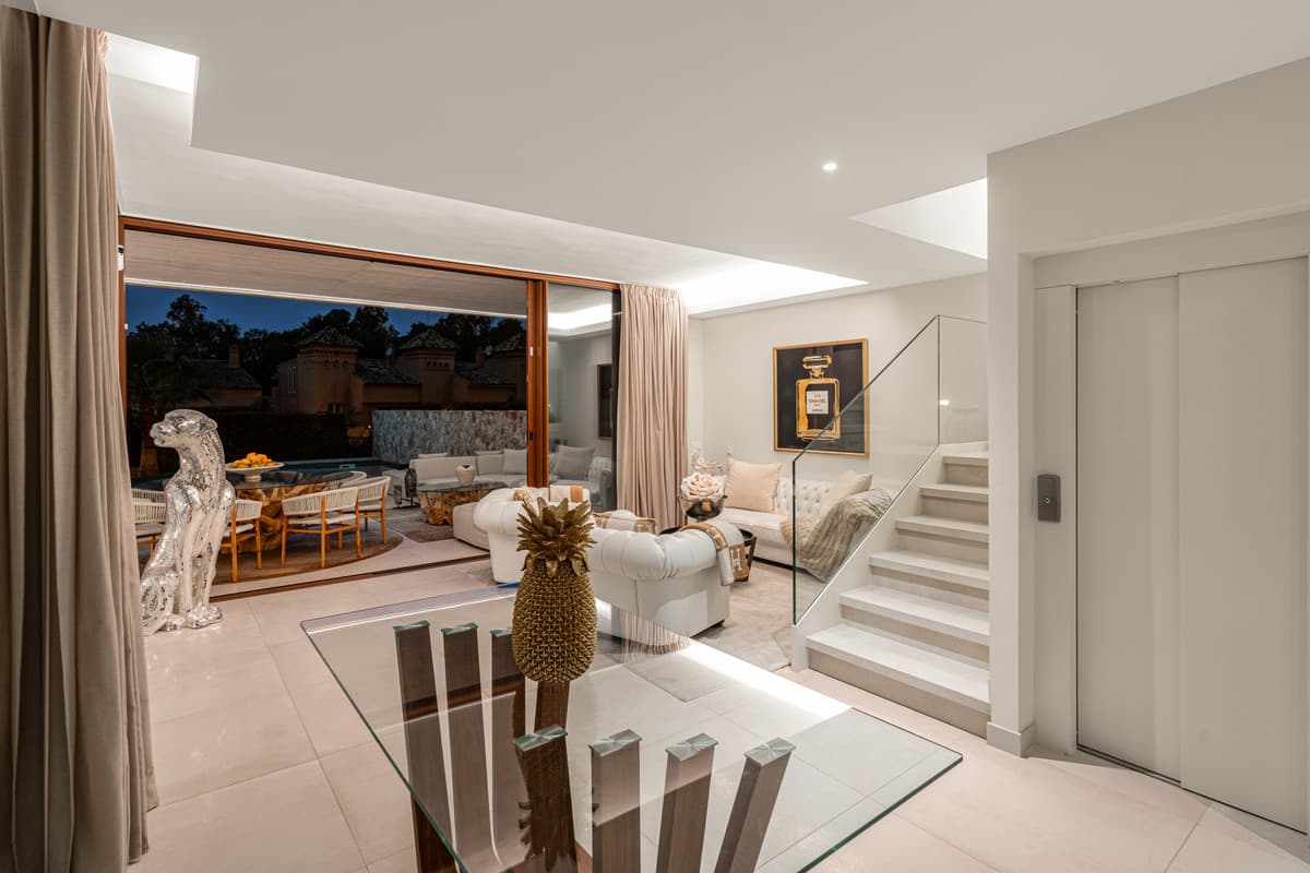Semi-Detached House in The Golden Mile — photo 8 of 10