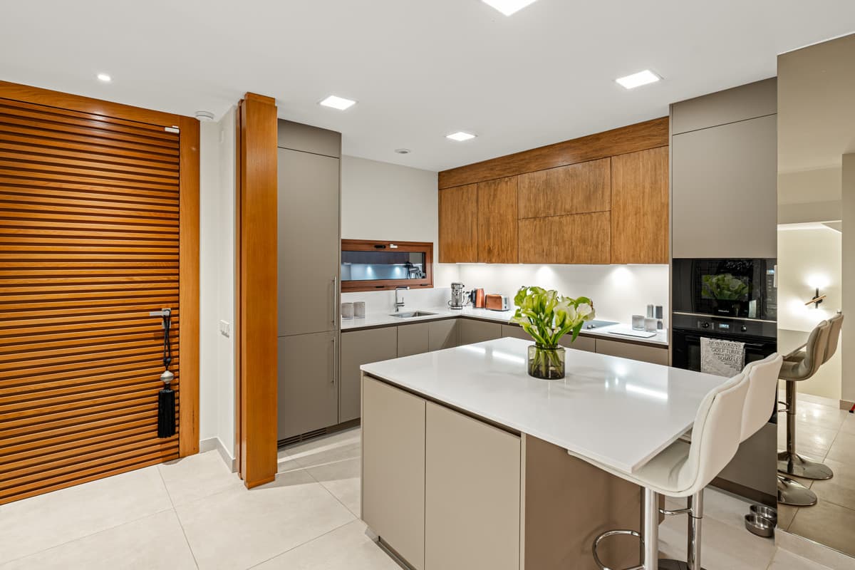 Semi-Detached House in The Golden Mile — photo 10 of 10