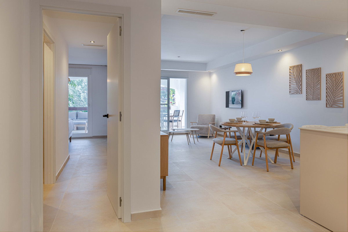 Middle Floor Apartment in Nueva Andalucía — photo 3 of 10