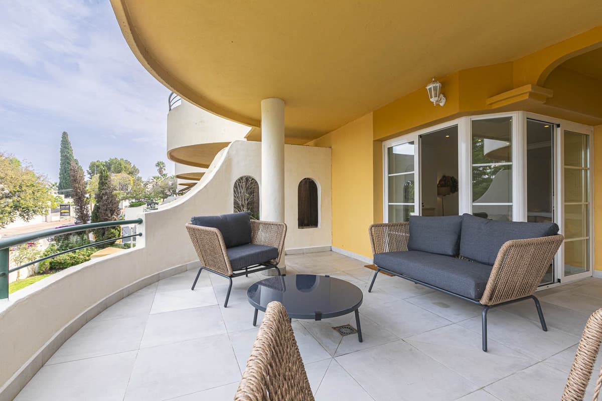 Middle Floor Apartment in Nueva Andalucía — photo 2 of 10
