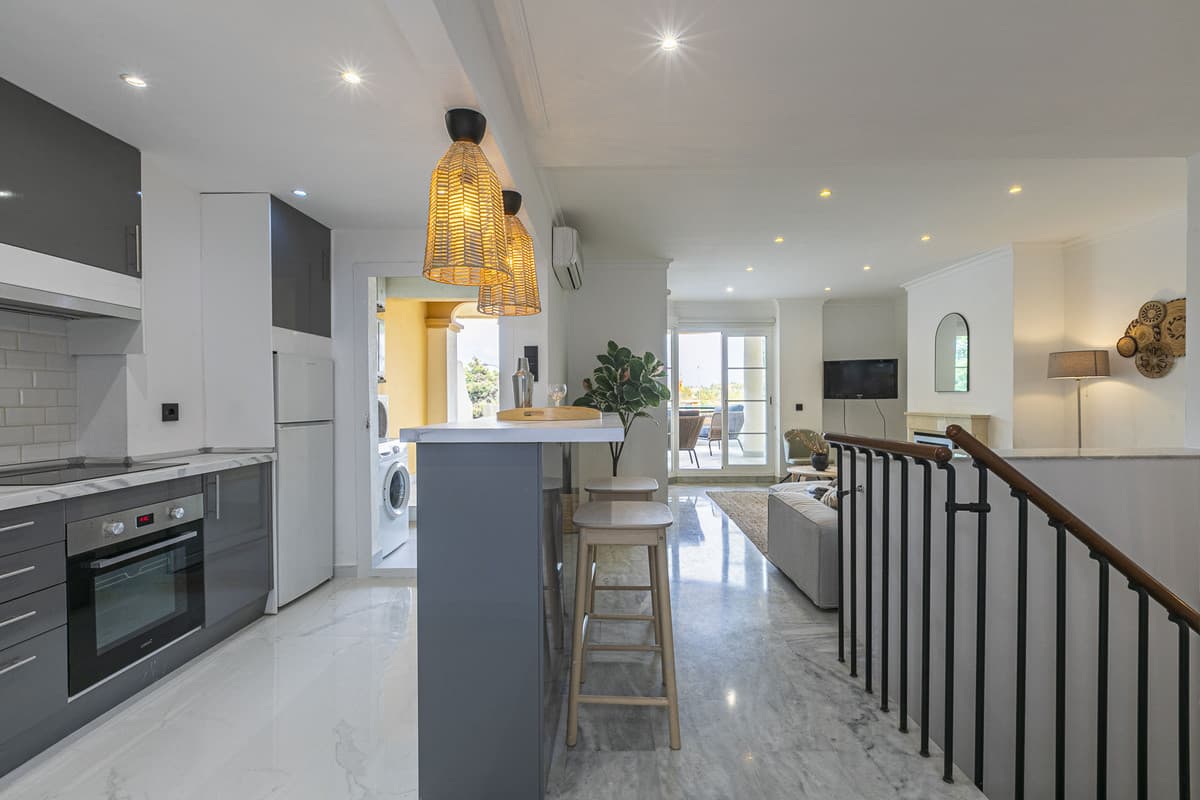 Middle Floor Apartment in Nueva Andalucía — photo 5 of 10