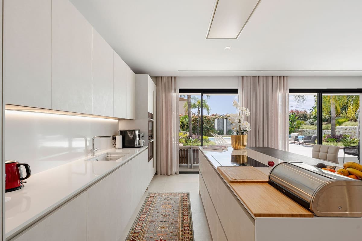Detached Villa in Nueva Andalucía — photo 3 of 10