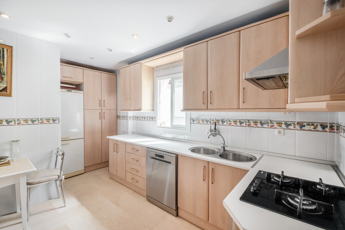 Middle Floor Apartment in The Golden Mile — photo 8 of 10