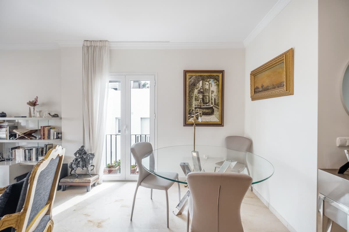 Middle Floor Apartment in The Golden Mile — photo 10 of 10