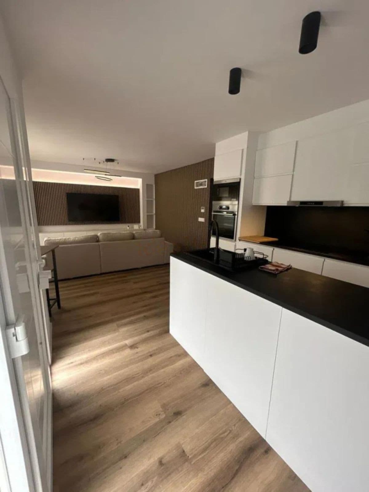 Middle Floor Apartment in Estepona — photo 2 of 10