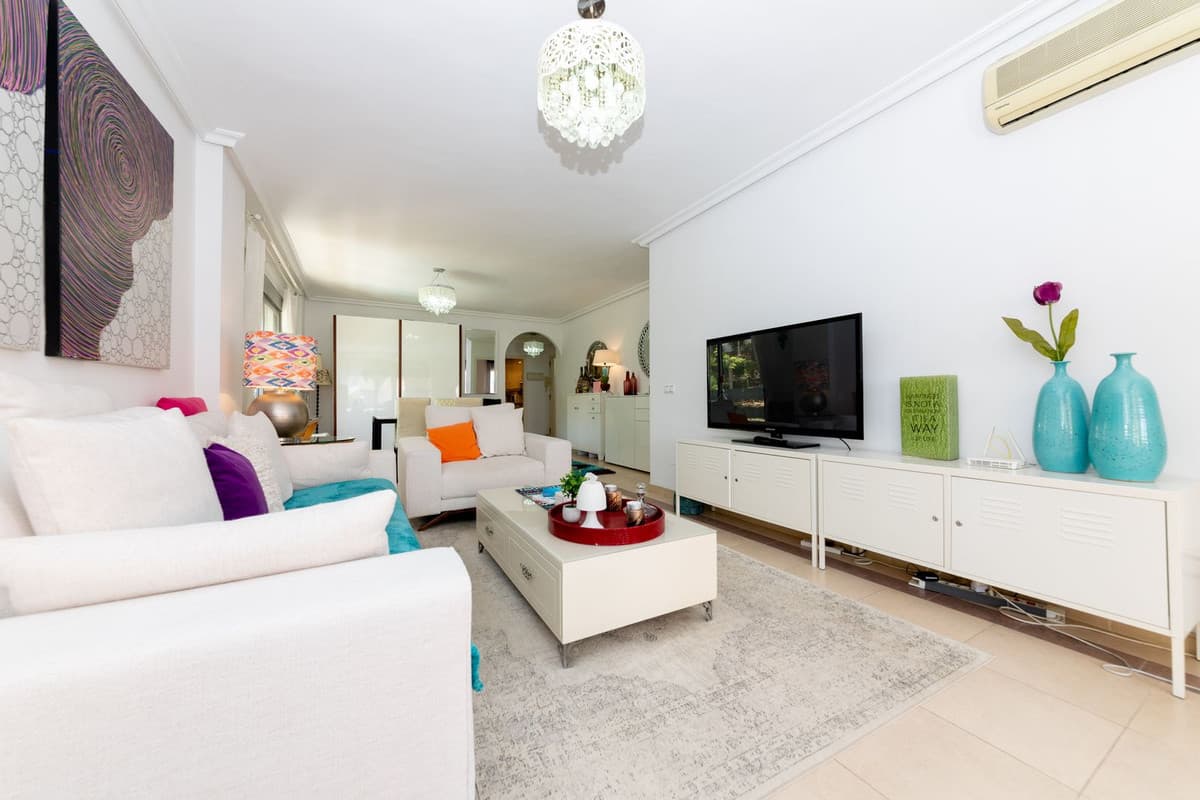 Middle Floor Apartment in Nueva Andalucía — photo 3 of 10