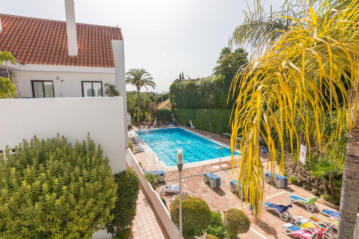 Middle Floor Apartment in Nueva Andalucía — photo 4 of 10