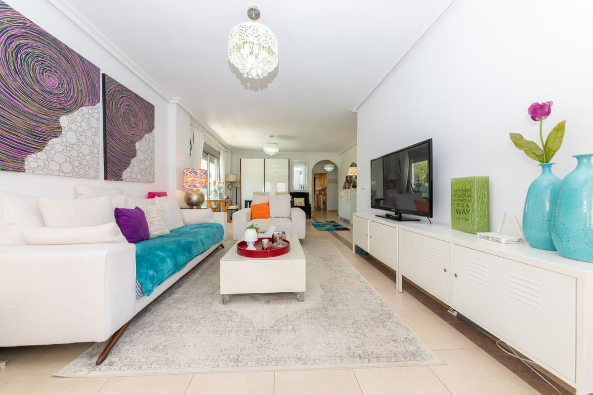 Middle Floor Apartment in Nueva Andalucía — photo 8 of 10