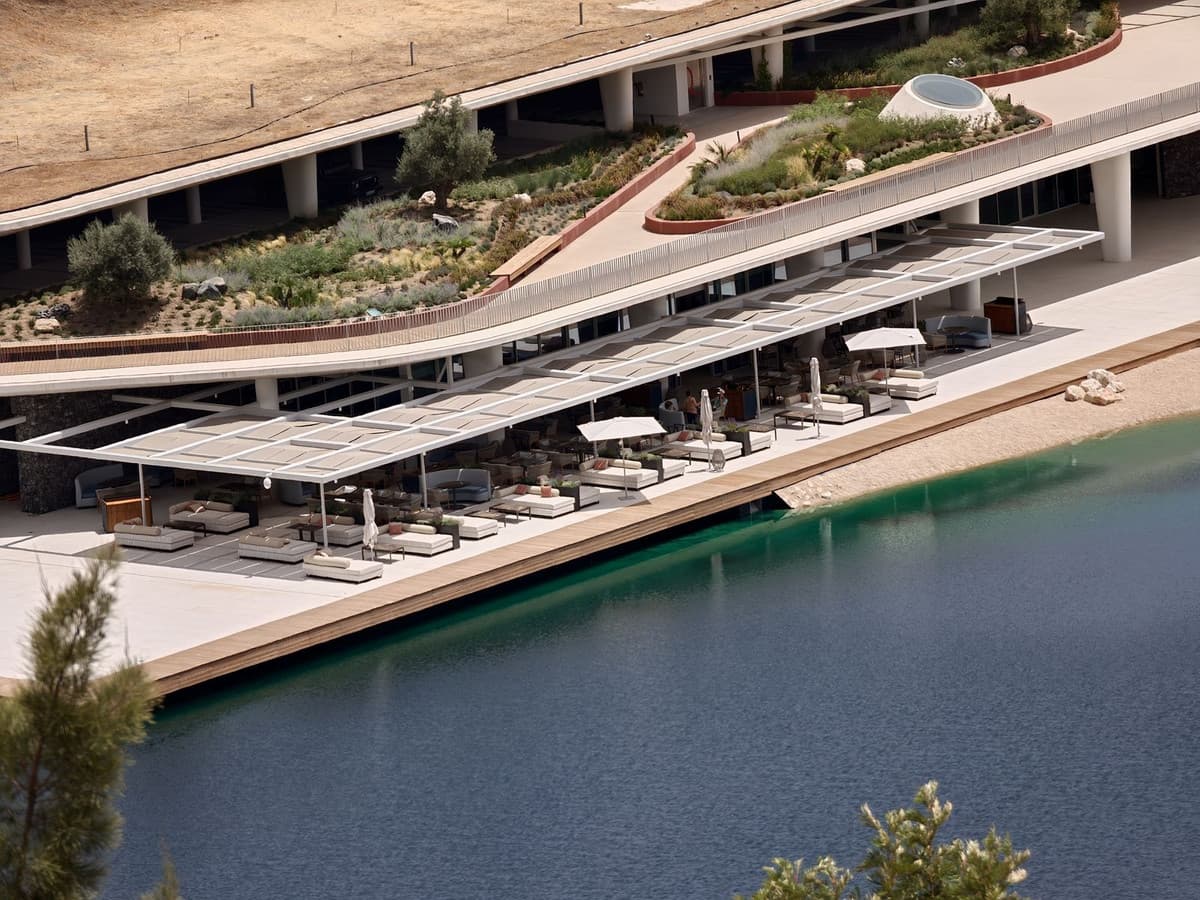 Middle Floor Apartment in La Quinta — photo 4 of 10