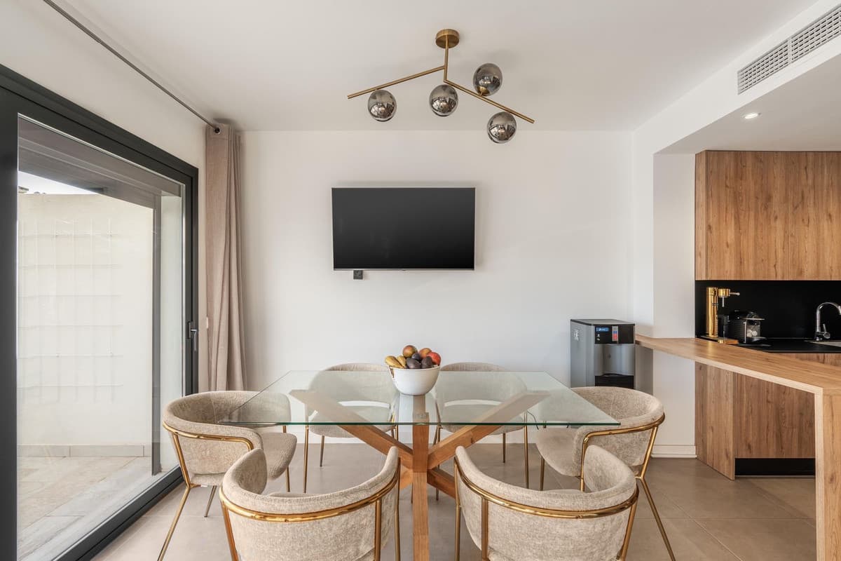 Townhouse in El Paraiso — photo 4 of 10