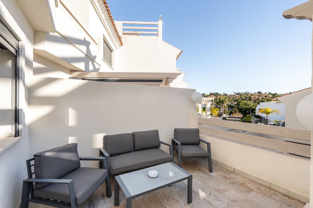 Townhouse in El Paraiso — photo 5 of 10