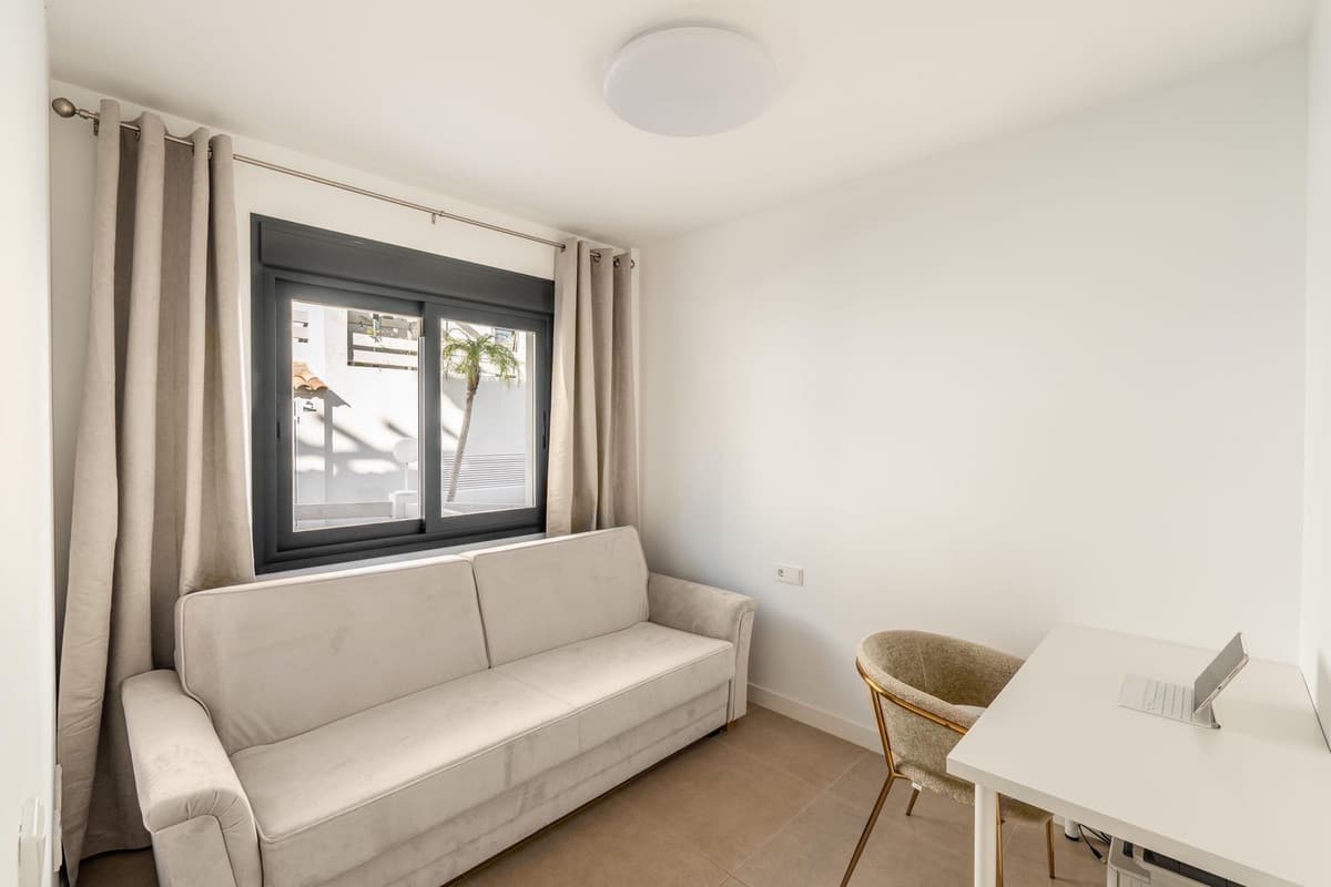 Townhouse in El Paraiso — photo 6 of 10