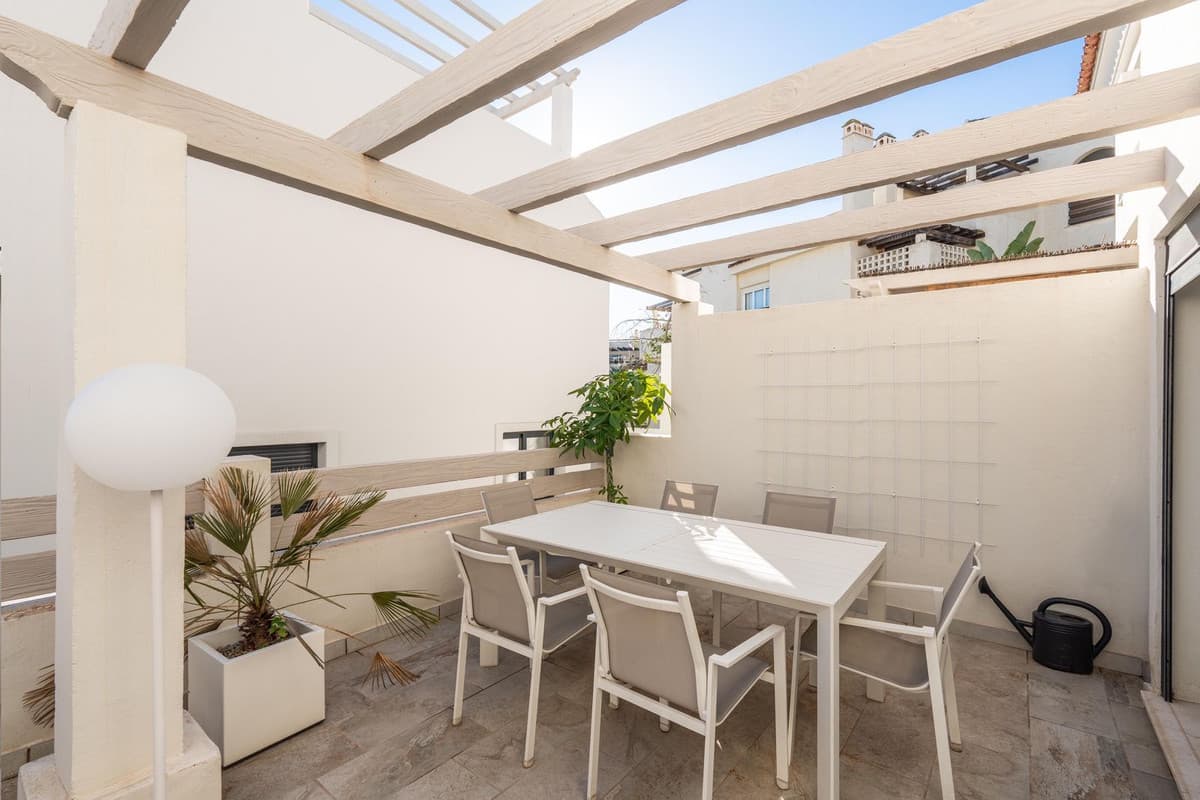 Townhouse in El Paraiso — photo 7 of 10