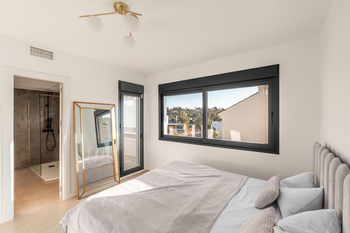 Townhouse in El Paraiso — photo 8 of 10