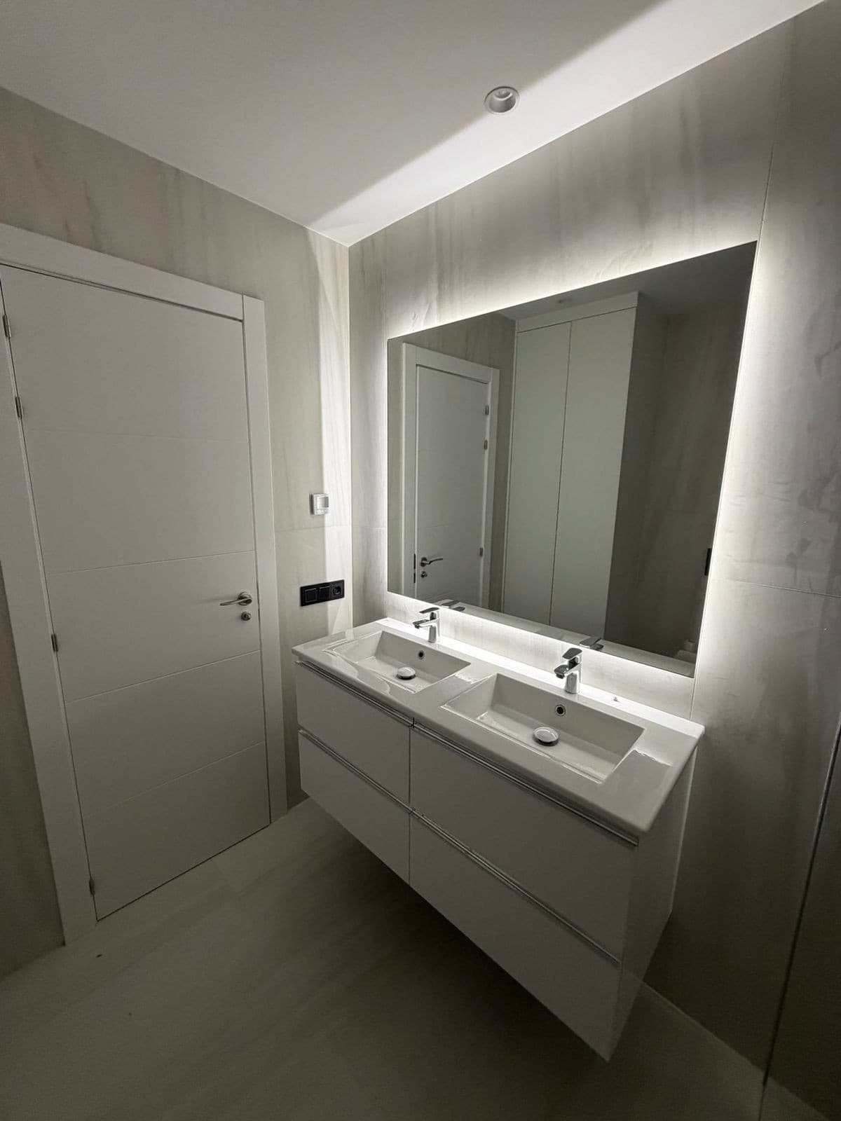 Middle Floor Apartment in New Golden Mile — photo 10 of 10