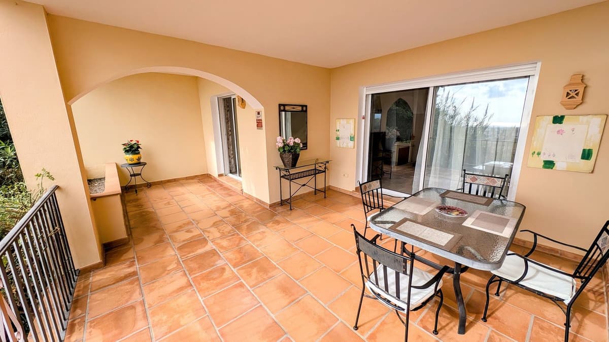 Ground Floor Apartment in Benahavís — photo 2 of 10