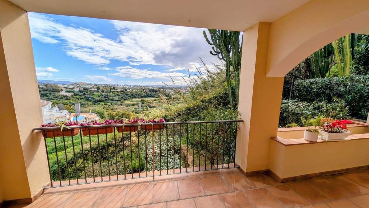 Ground Floor Apartment in Benahavís — photo 3 of 10