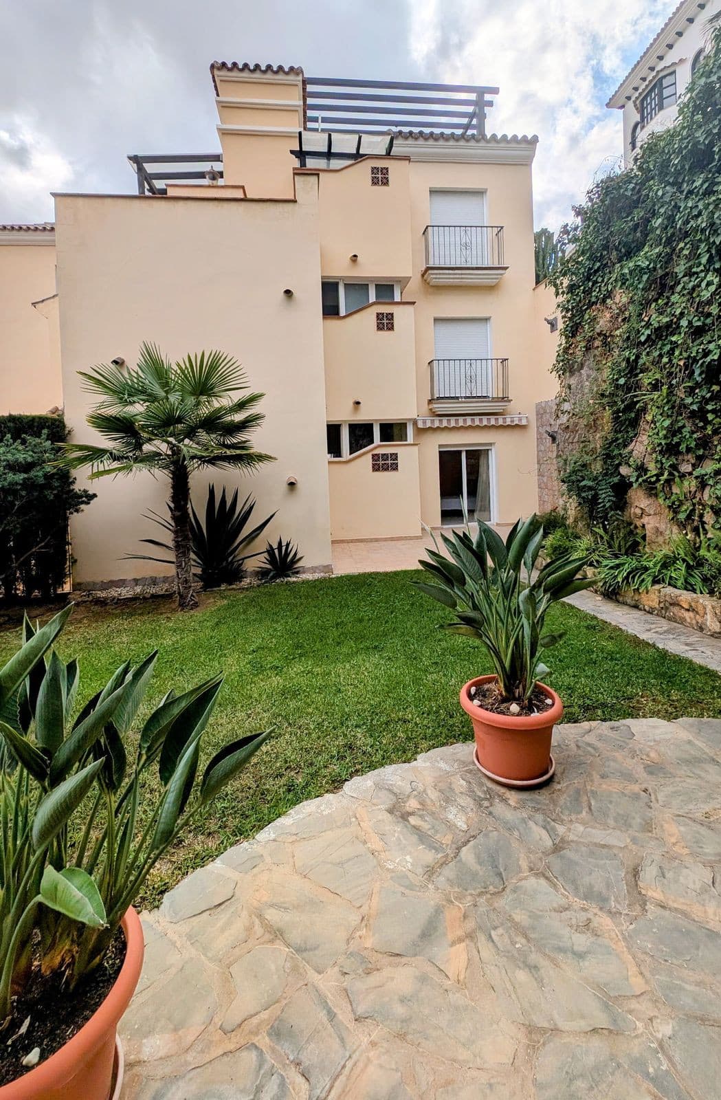 Ground Floor Apartment in Benahavís — photo 4 of 10