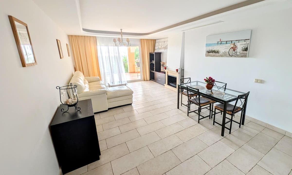 Ground Floor Apartment in Benahavís — photo 9 of 10