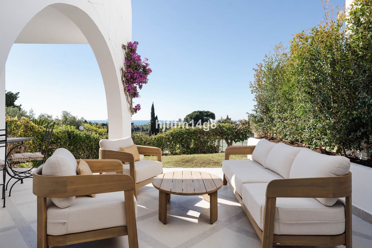 Townhouse in La Colina — photo 2 of 10