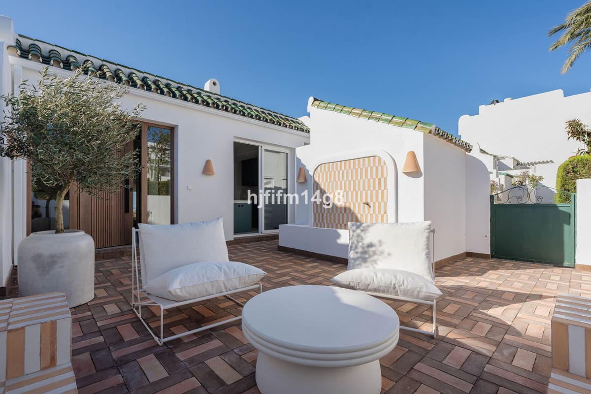 Townhouse in La Colina — photo 3 of 10