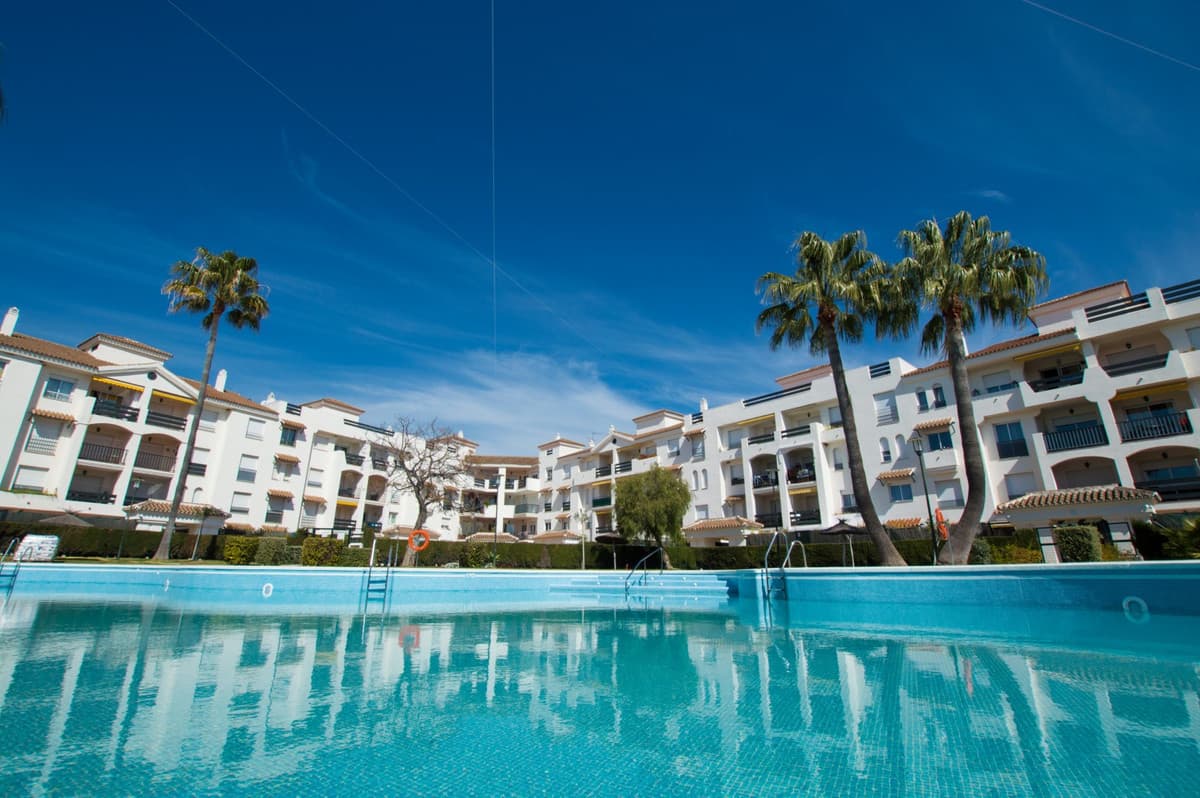 Middle Floor Apartment in San Pedro de Alcántara — photo 1 of 10