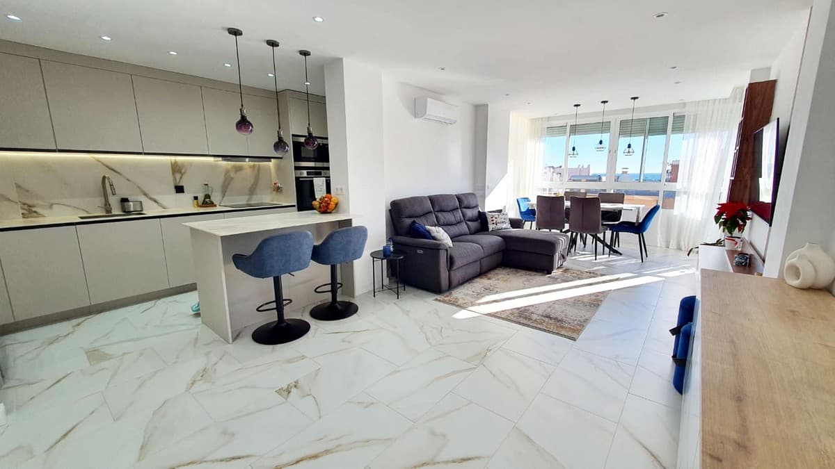 Middle Floor Apartment in Fuengirola — photo 1 of 10
