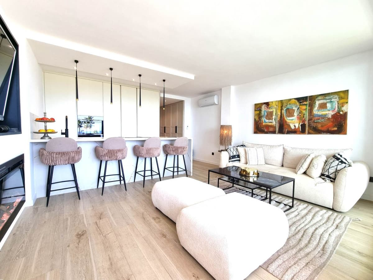 Middle Floor Apartment in Mijas Costa — photo 3 of 10