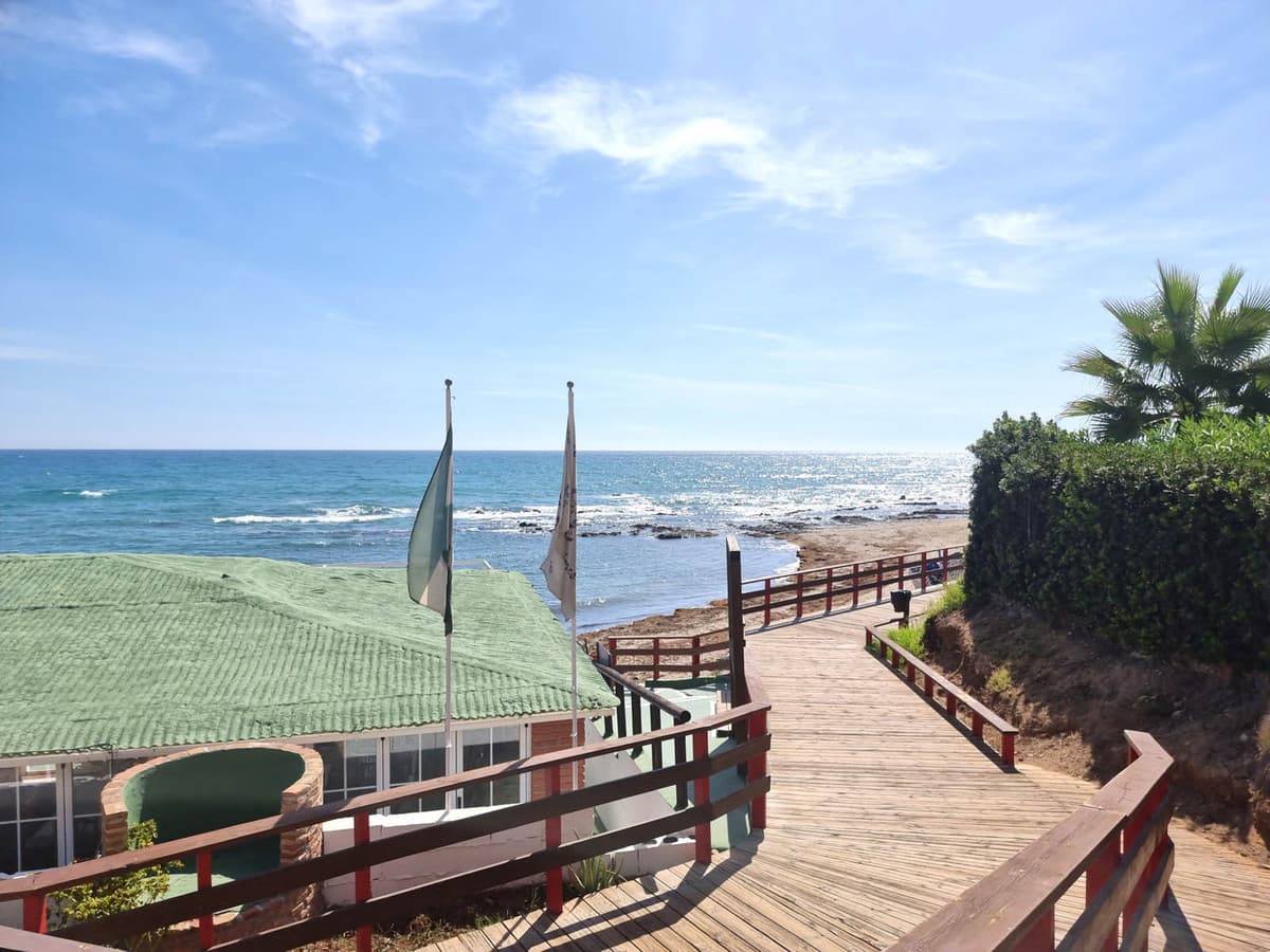 Middle Floor Apartment in Mijas Costa — photo 10 of 10
