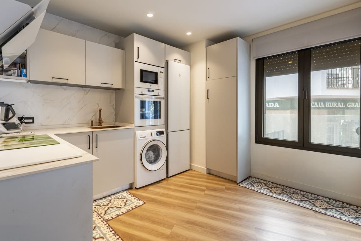 Middle Floor Apartment in Estepona — photo 4 of 10