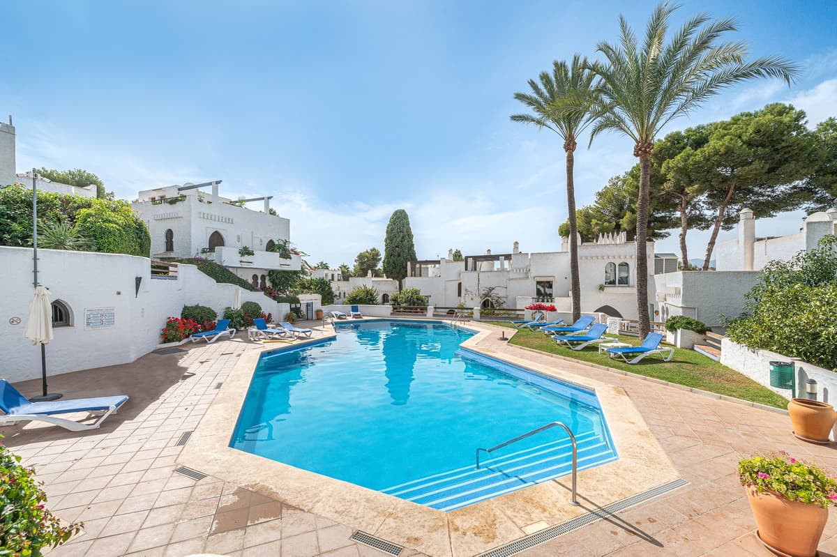 Townhouse in Nueva Andalucía — photo 1 of 10