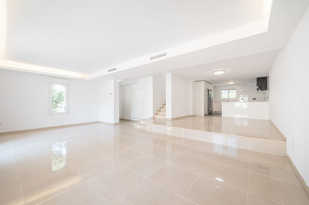 Townhouse in Nueva Andalucía — photo 6 of 10