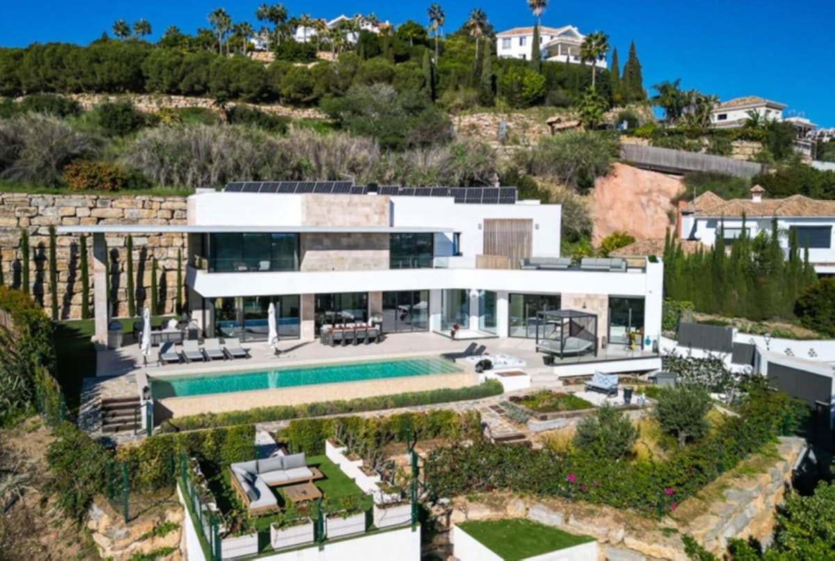Detached Villa in Los Arqueros — photo 1 of 10