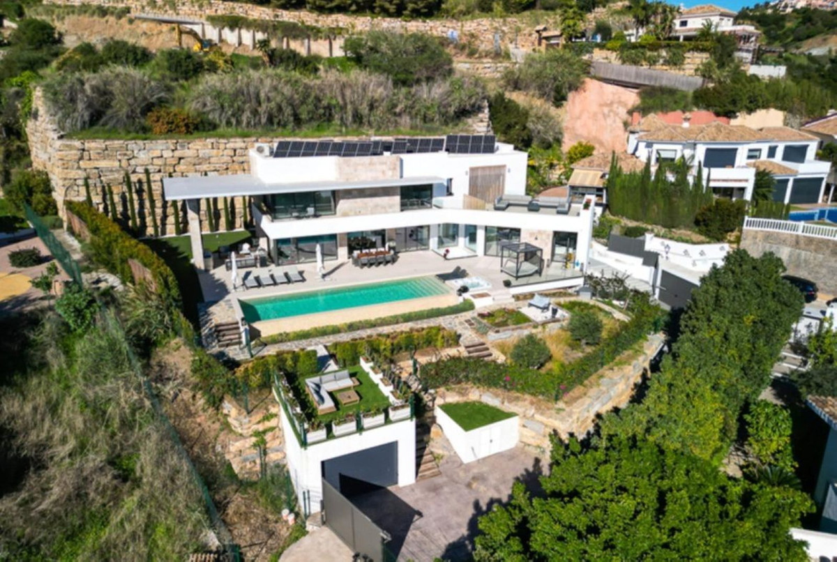 Detached Villa in Los Arqueros — photo 2 of 10
