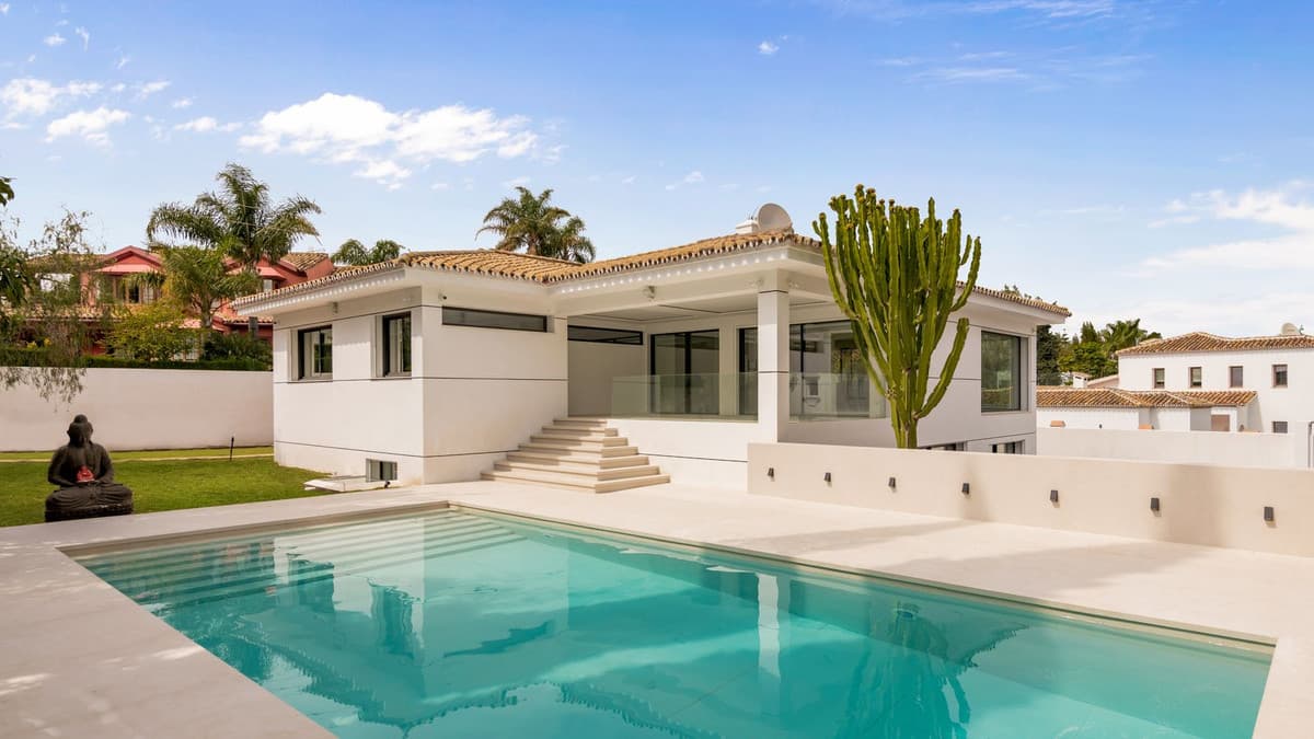 Detached Villa in Guadalmina Alta — photo 2 of 10