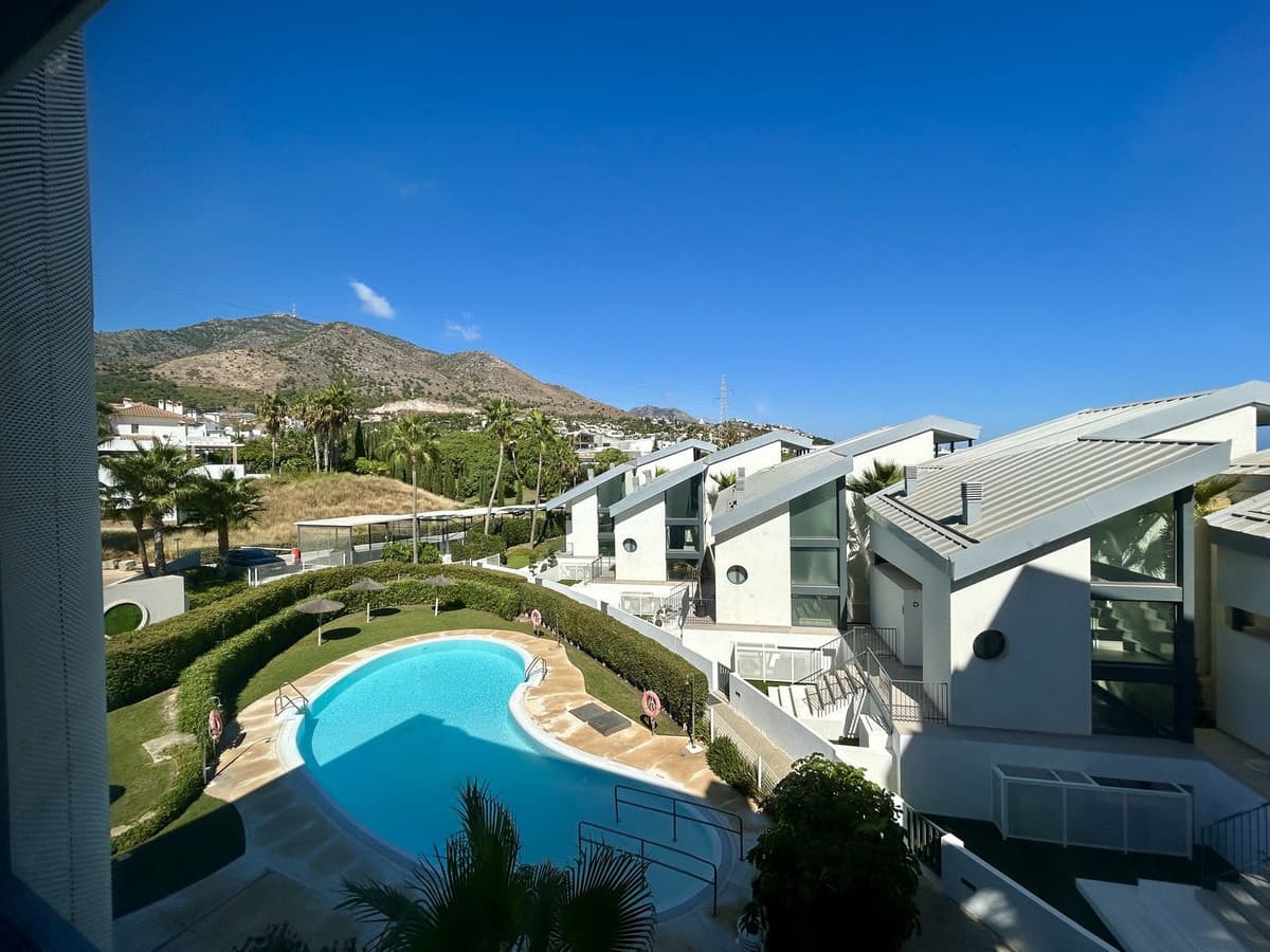 Middle Floor Apartment in Fuengirola — photo 1 of 10