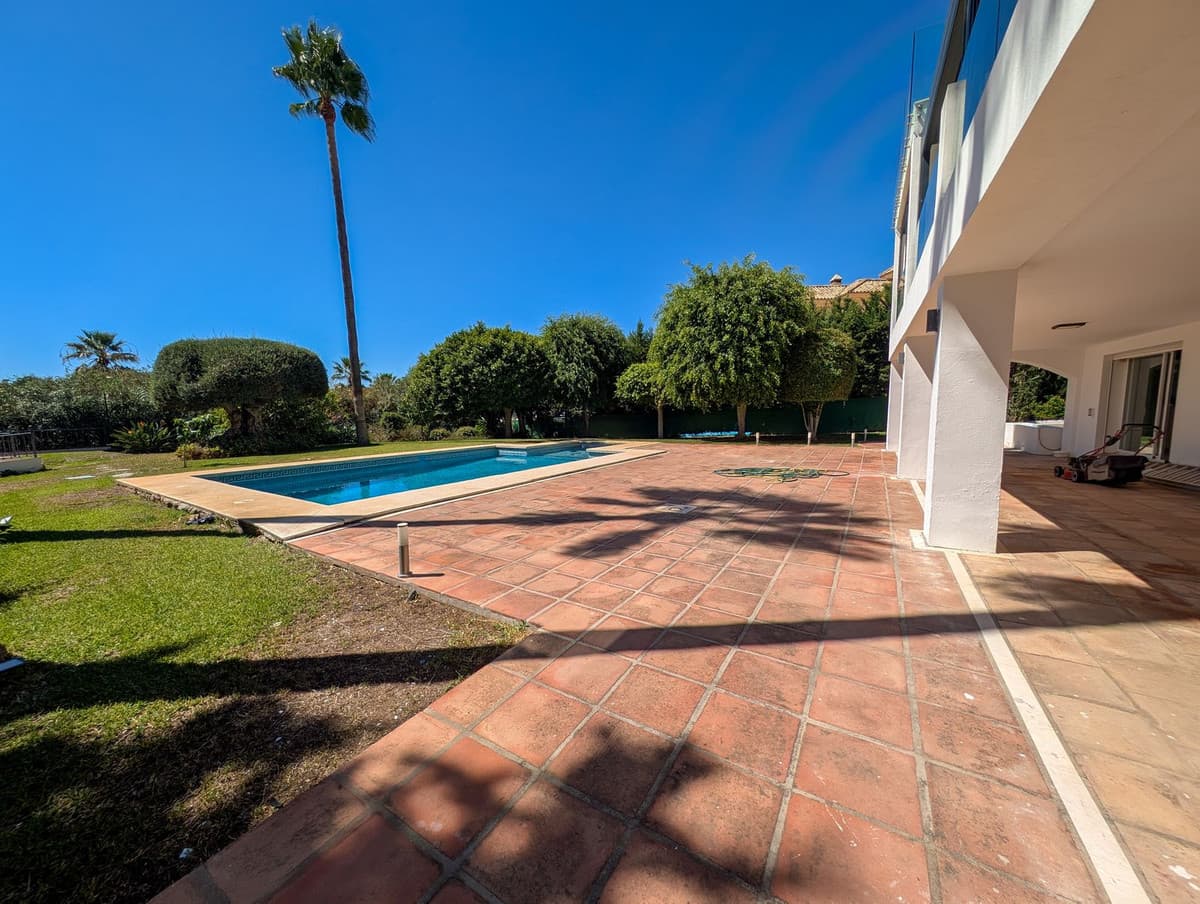 Detached Villa in Nueva Andalucía — photo 3 of 10