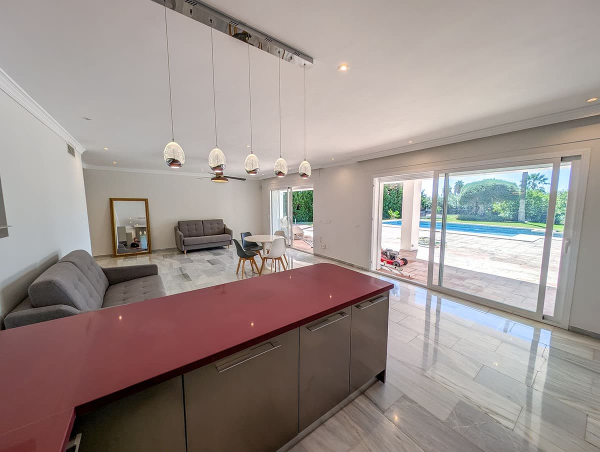 Detached Villa in Nueva Andalucía — photo 8 of 10