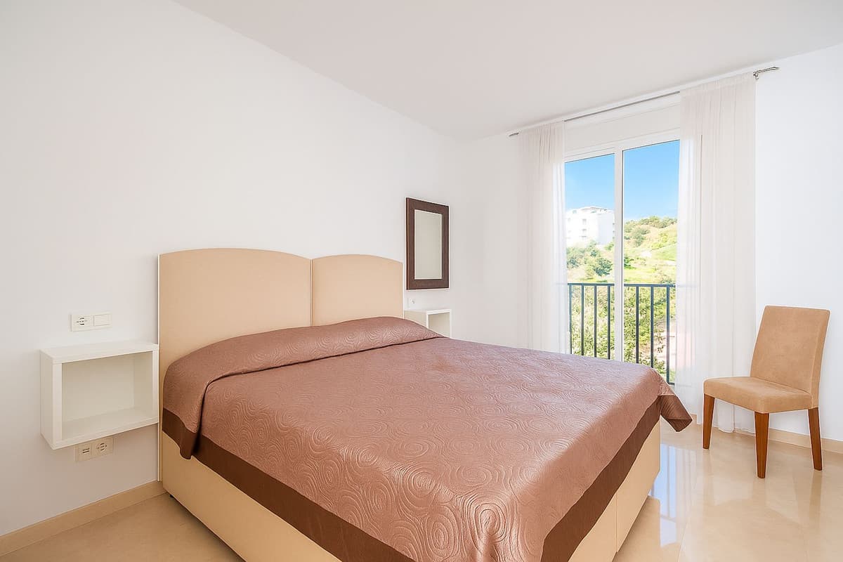 Middle Floor Apartment in Elviria — photo 5 of 10
