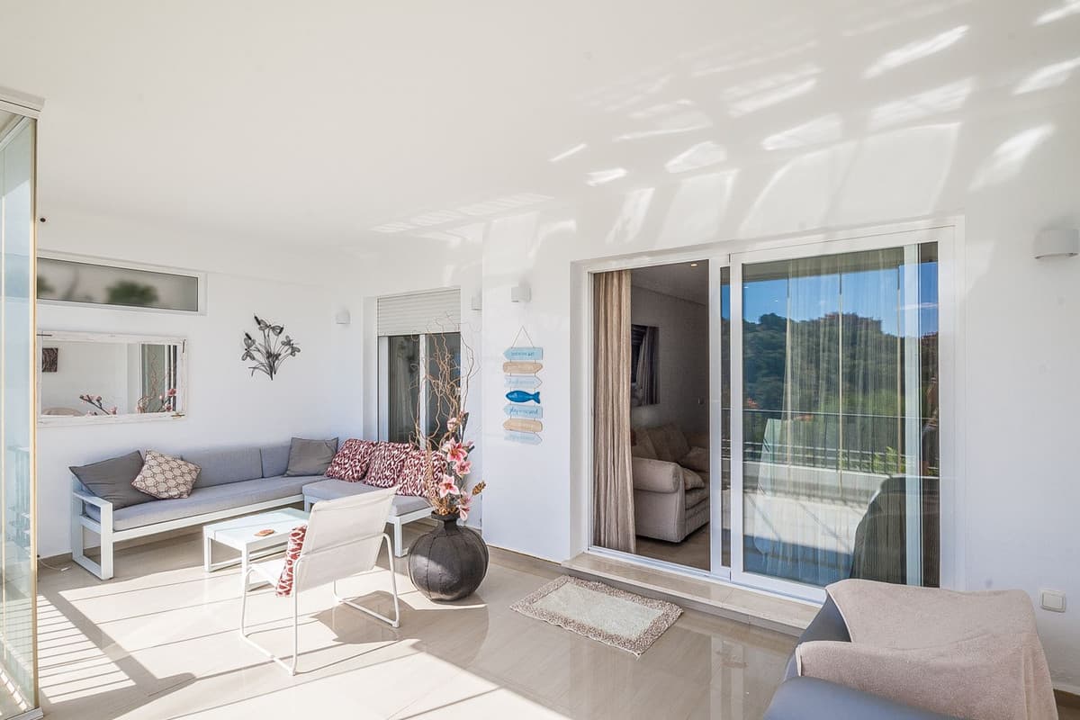 Middle Floor Apartment in Elviria — photo 6 of 10