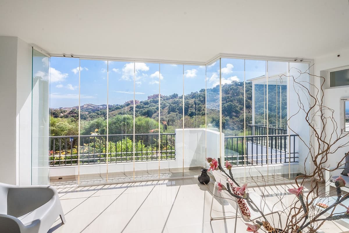Middle Floor Apartment in Elviria — photo 7 of 10