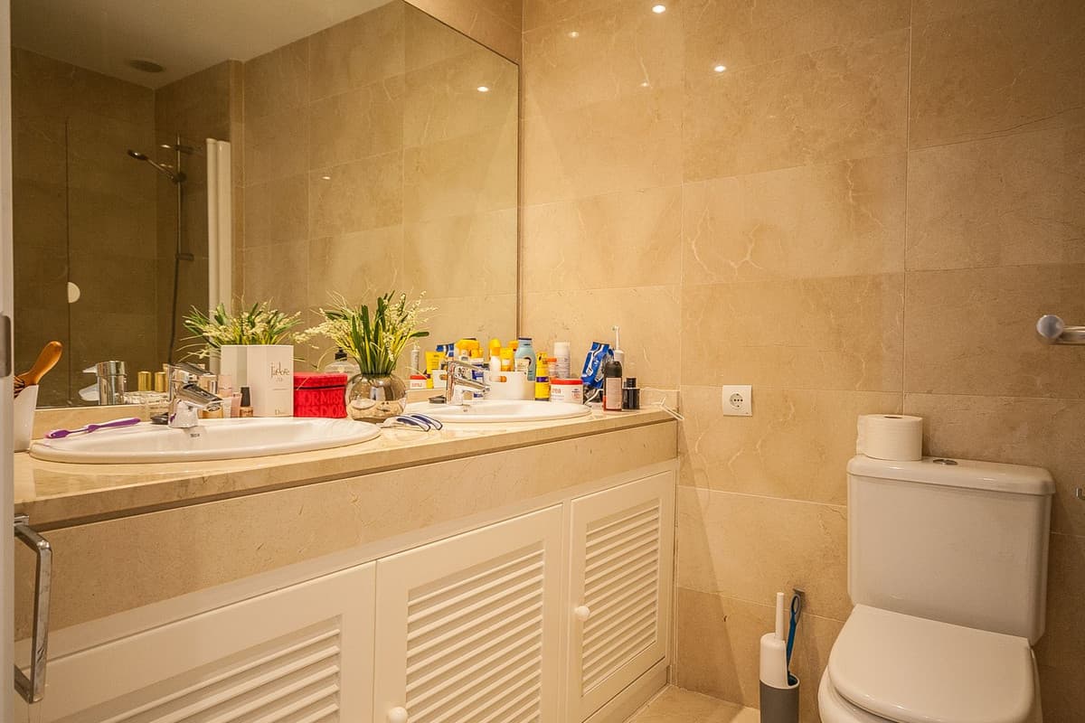 Middle Floor Apartment in Elviria — photo 10 of 10