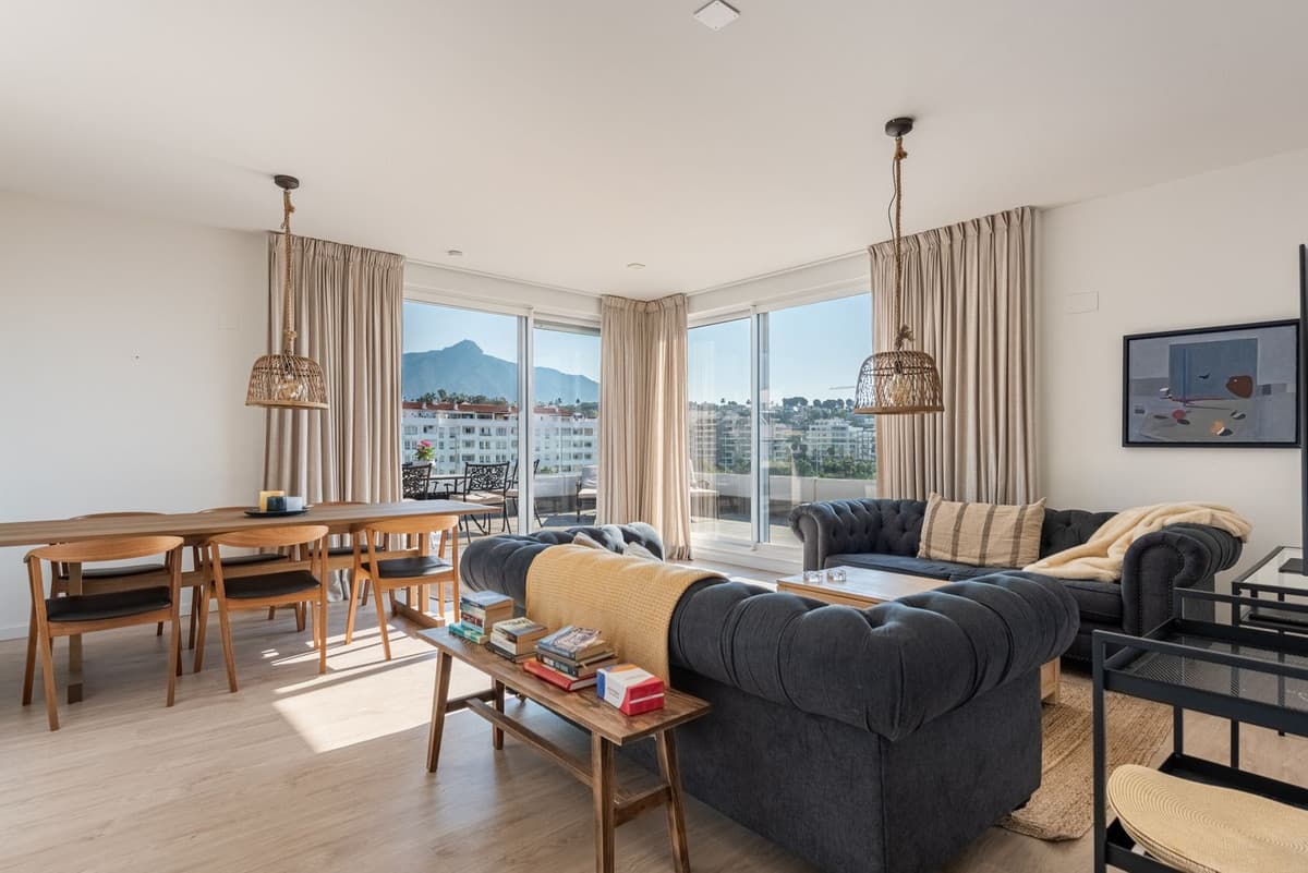 Penthouse in Nueva Andalucía — photo 1 of 10