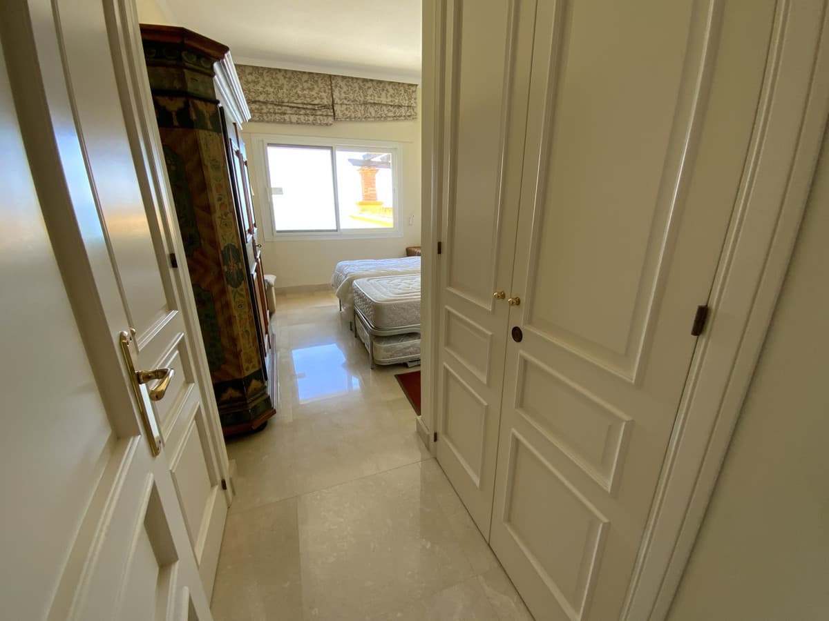 Middle Floor Apartment in Río Real — photo 8 of 10