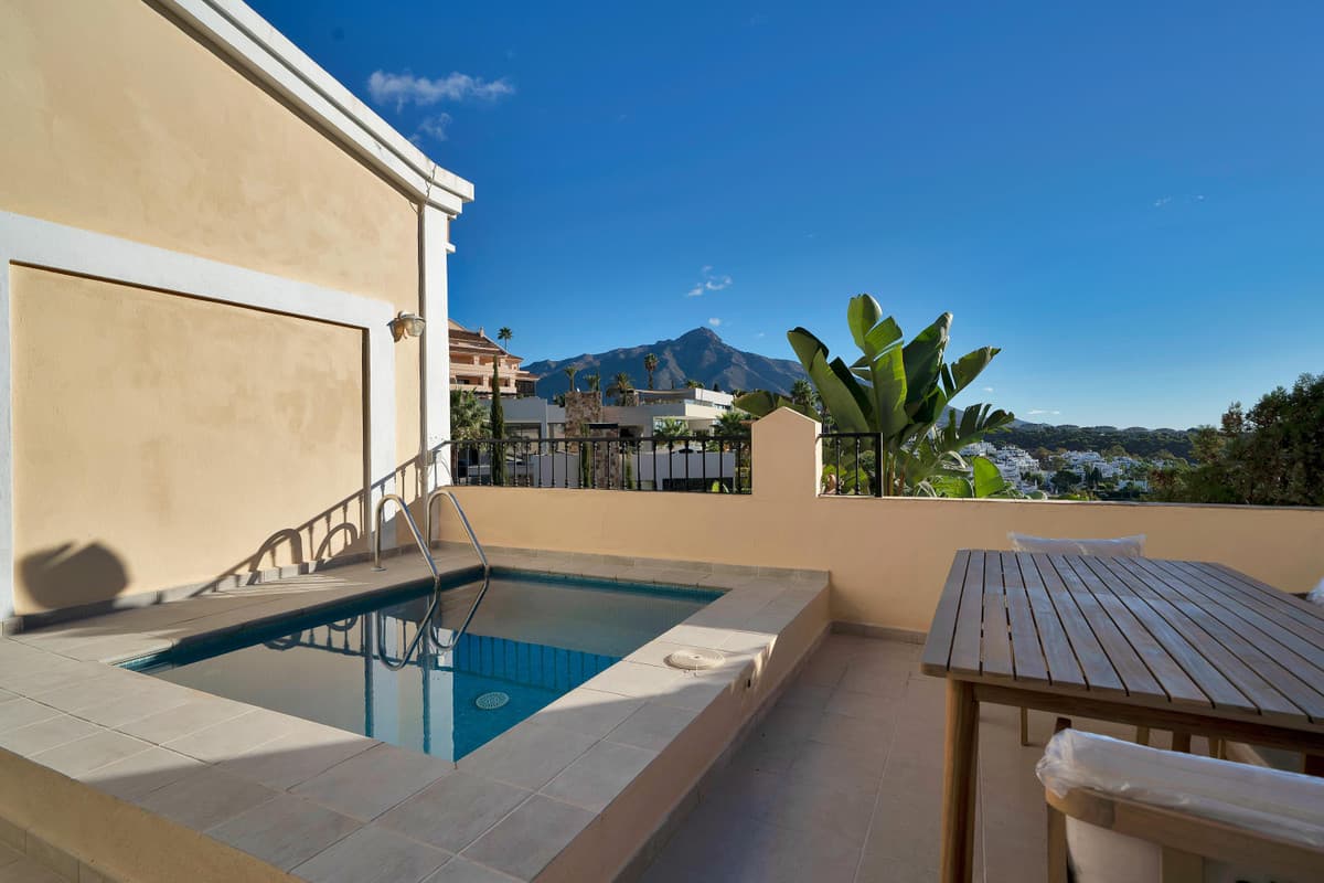 Townhouse in Marbella — photo 1 of 10