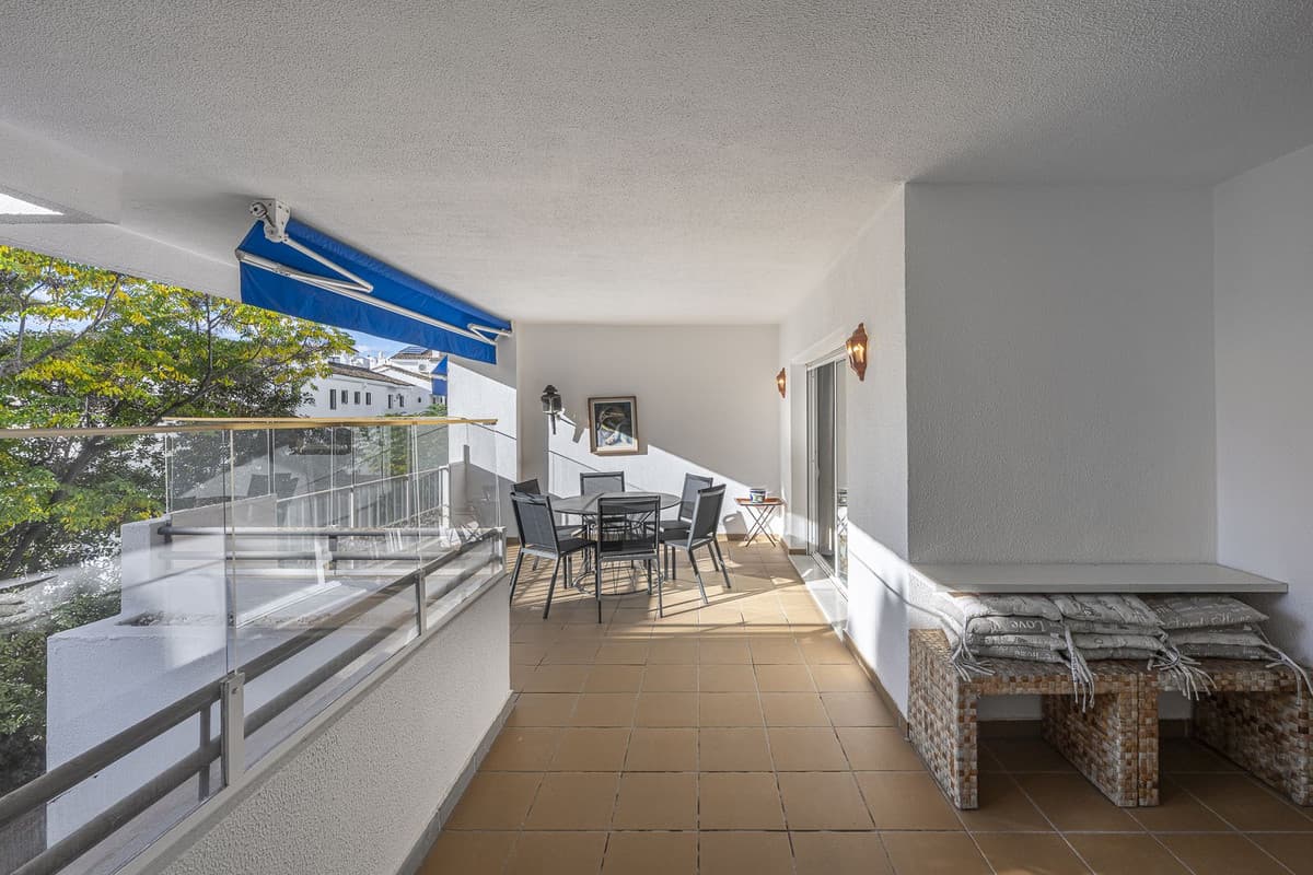 Middle Floor Apartment in Puerto Banús — photo 3 of 10