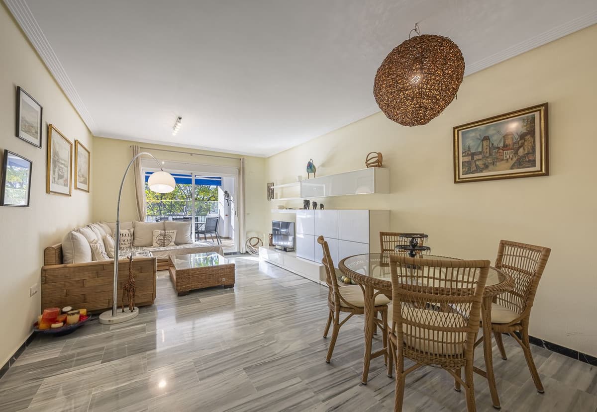 Middle Floor Apartment in Puerto Banús — photo 10 of 10