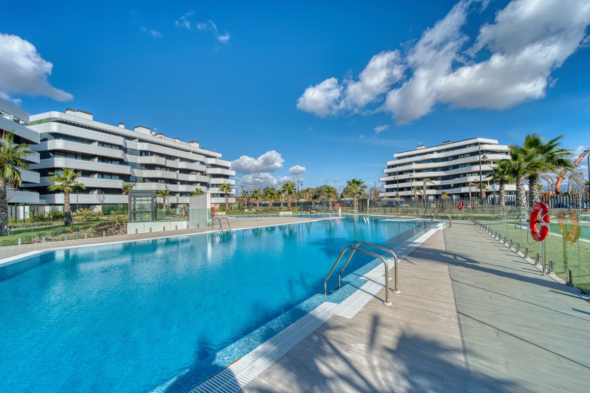 Middle Floor Apartment in Torremolinos — photo 4 of 10