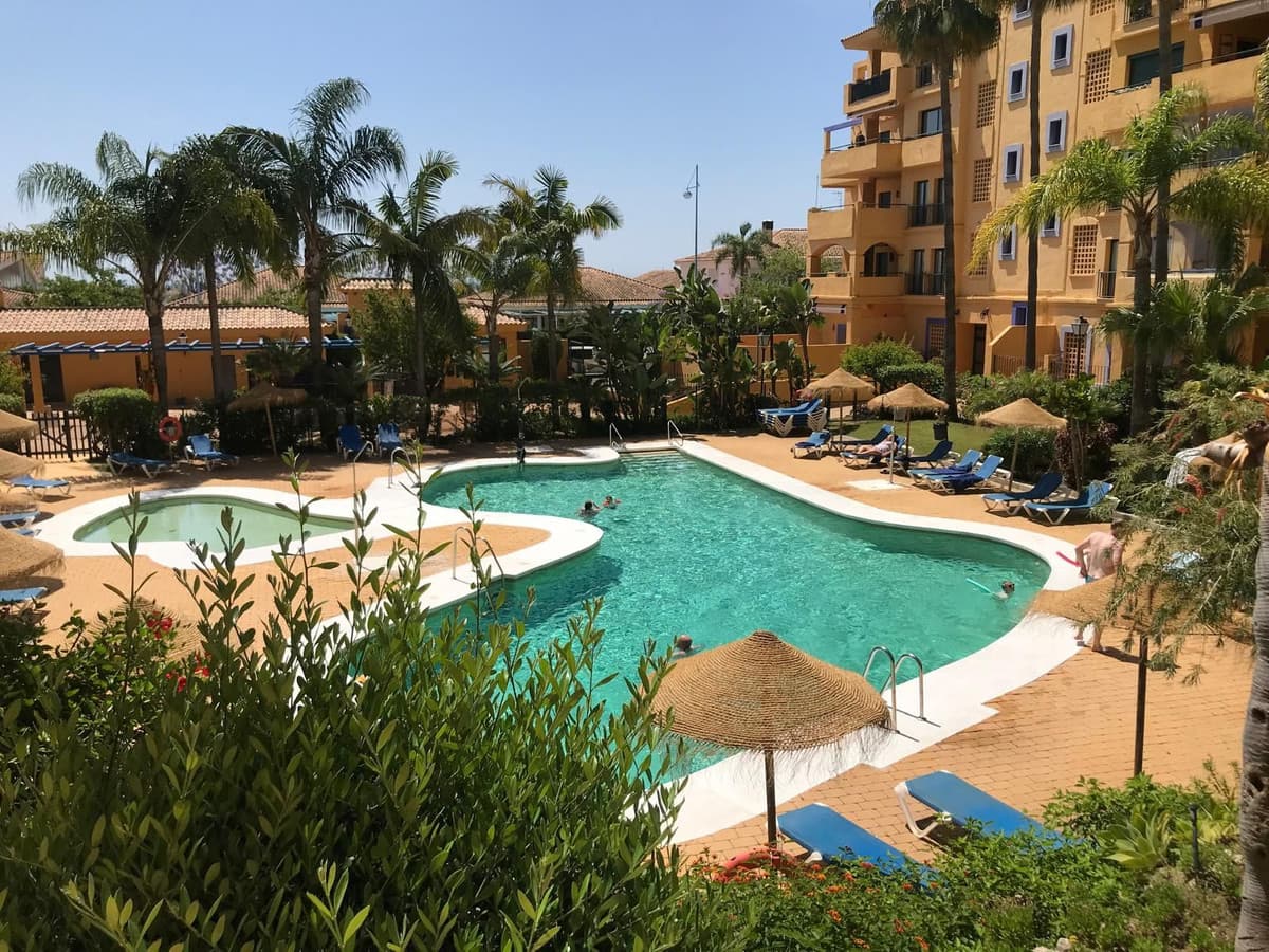 Middle Floor Apartment in San Pedro de Alcántara — photo 1 of 10