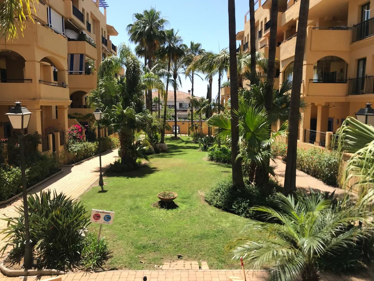 Middle Floor Apartment in San Pedro de Alcántara — photo 2 of 10